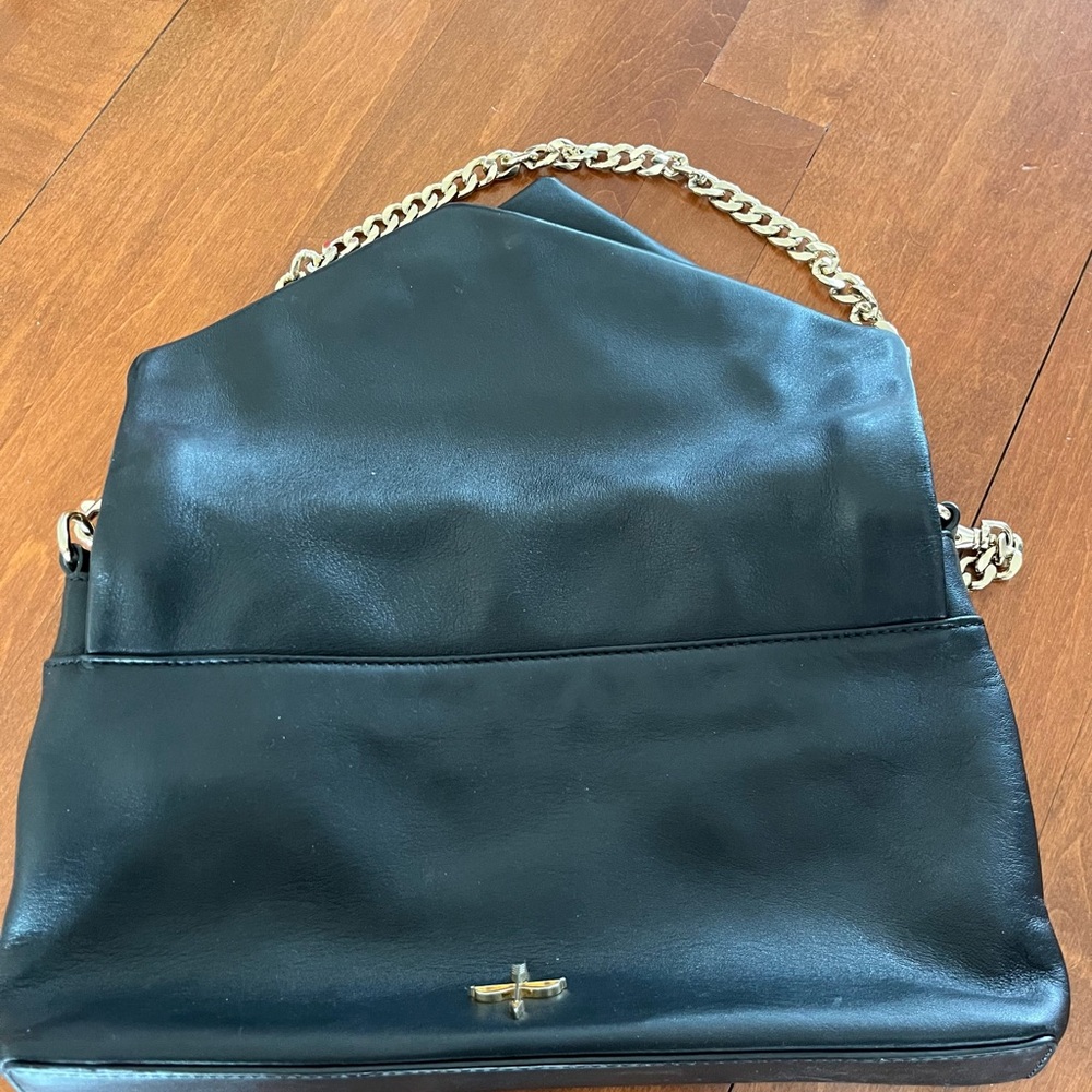 Pour la Victoire black purse gold strap